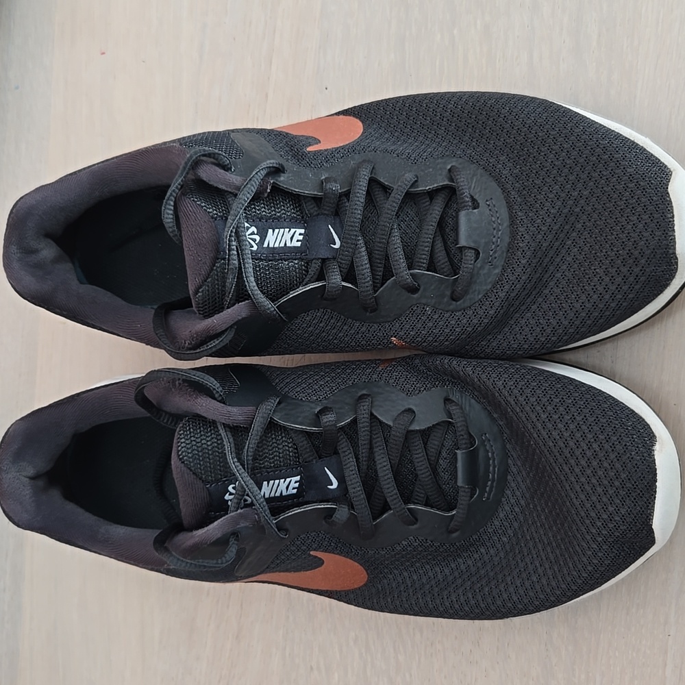 Nike Women's Black and Rose Gold Sneakers